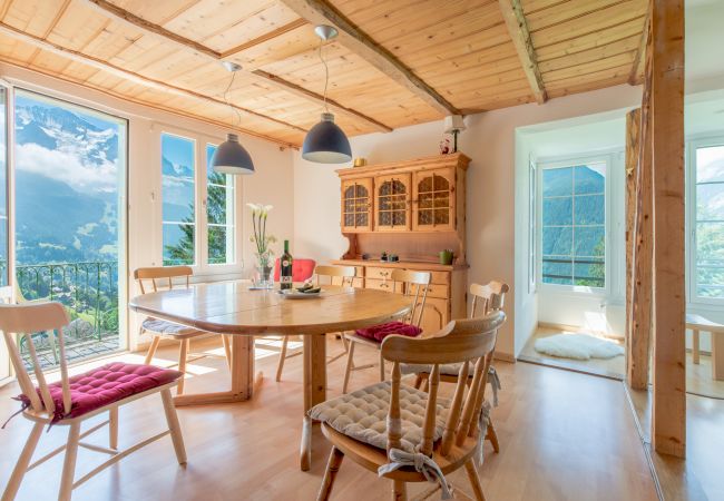 Ferienwohnung in Wengen im Chalet Hunnenfluh von Alpine Holiday Services präsentiert.